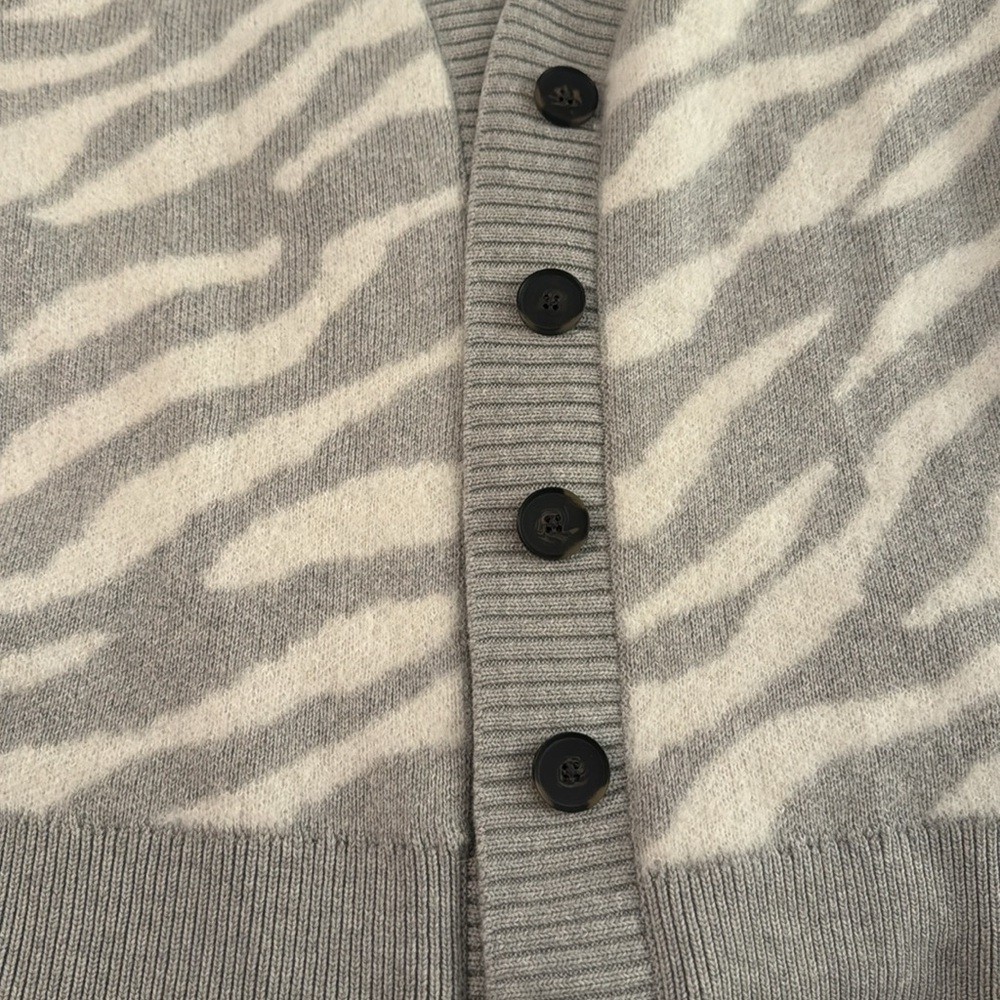 Everlane alpaca zebra print sweater - Picture 9 of 9